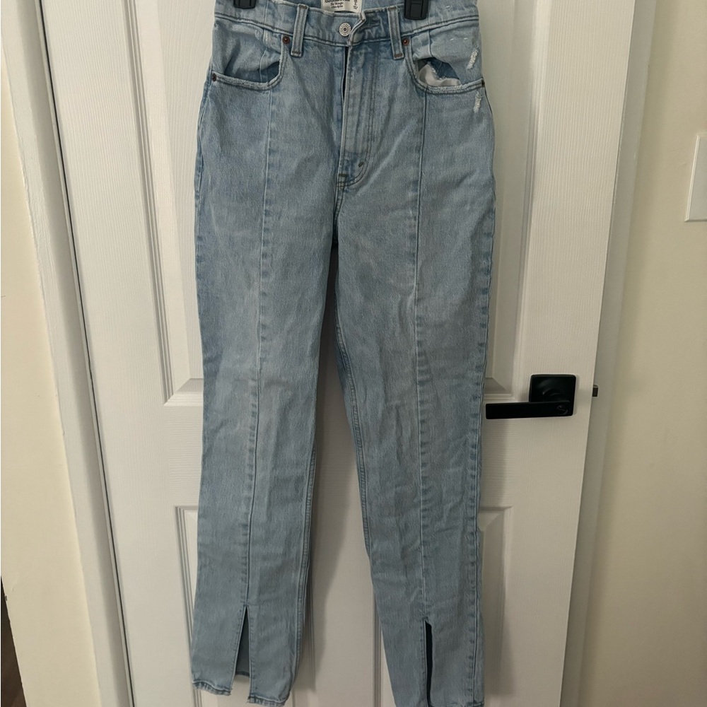 Abercrombie & Fitch High-rise Flare Jean with front splice - Picture 3 of 3